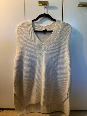 Vince Camuto Cream V-Neck Sleeveless Sweater Vest